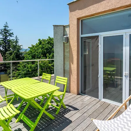 Happy-u House - Modern Sea View Retreat For Every Seasons 度假居 切尔诺莫雷茨