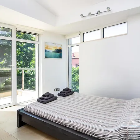 Happy-u House - Modern Sea View Retreat For Every Seasons 切尔诺莫雷茨