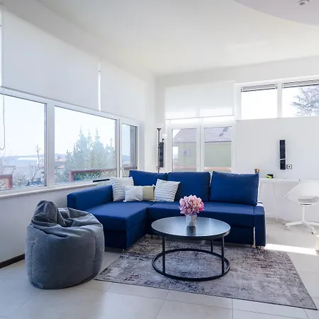 Happy-u House - Modern Sea View Retreat For Every Seasons